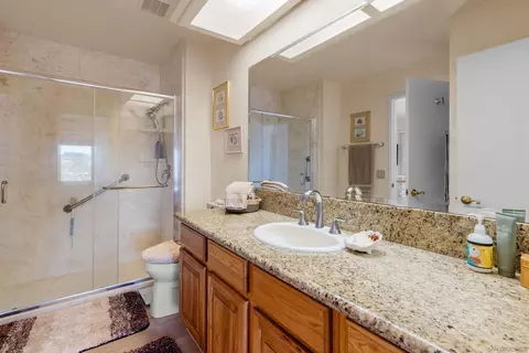 Bath - 320 Grapevine Rd #9, Vista, CA 92083 photo 2 of 3