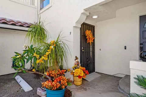 320 Grapevine Rd #9, Vista, CA 92083