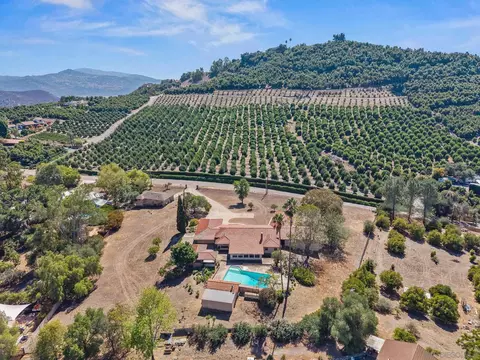2652-54 Mountain View Dr, Escondido, CA 92027