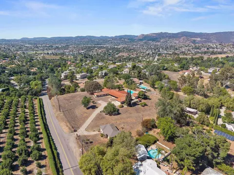 View/Area - 2652-54 Mountain View Dr, Escondido, CA 92027 photo 5 of 5