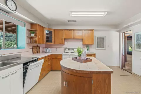 Kitchen - 2652-54 Mountain View Dr, Escondido, CA 92027 photo 3 of 3