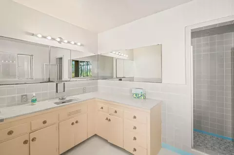 Bath - 2652-54 Mountain View Dr, Escondido, CA 92027 photo 6 of 7