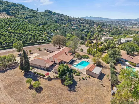 View/Area - 2652-54 Mountain View Dr, Escondido, CA 92027 photo 3 of 5