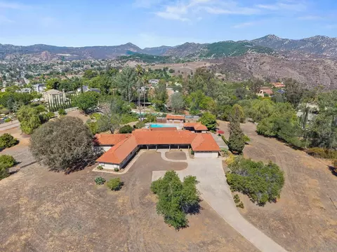 View/Area - 2652-54 Mountain View Dr, Escondido, CA 92027 photo 4 of 5