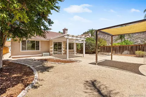 3083 Sprucewood Ln, Escondido, CA 92027 photo 4