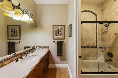 Bath - 13570 Summit Cir, Poway, CA 92064 photo 2 of 3