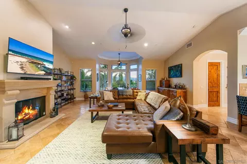 Living - 13570 Summit Cir, Poway, CA 92064 photo 2 of 5