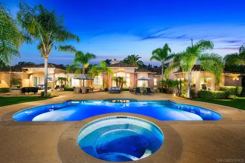 Exterior - 13570 Summit Cir, Poway, CA 92064 photo 7 of 10
