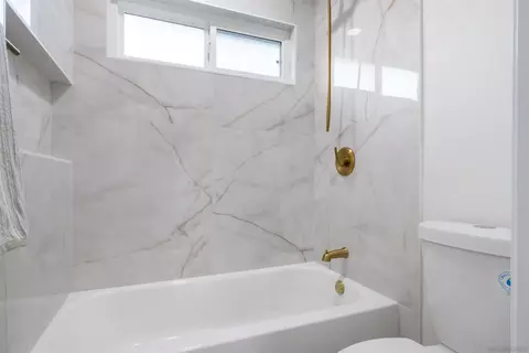 Bath - 4350 Point Reyes Ct, Carlsbad, CA 92010 photo 6 of 6