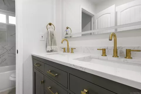 Bath - 4350 Point Reyes Ct, Carlsbad, CA 92010 photo 5 of 6