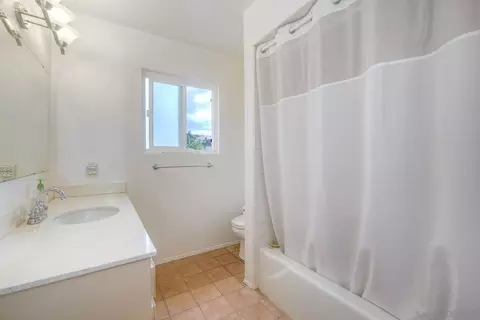 Bath - 3910 Prairie Dr, Jamul, CA 91935 photo 2 of 3