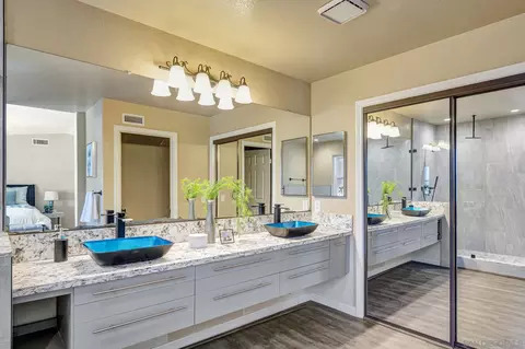 Bath - 13403 Little Dawn Ln, Poway, CA 92064 photo 2 of 4