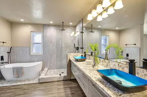 Bath - 13403 Little Dawn Ln, Poway, CA 92064 photo 3 of 4