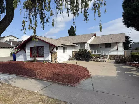 5823 Roswell St, San Diego, CA 92114