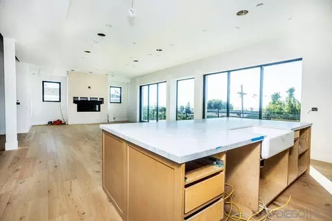 Living - 5762 Bellevue Ave, La Jolla, CA 92037 photo 3 of 7