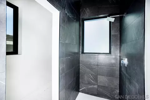 Bath - 5762 Bellevue Ave, La Jolla, CA 92037 photo 6 of 7
