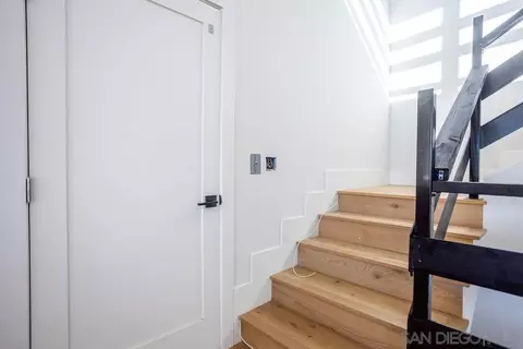 Entry Way - 5762 Bellevue Ave, La Jolla, CA 92037 photo 1 of 2