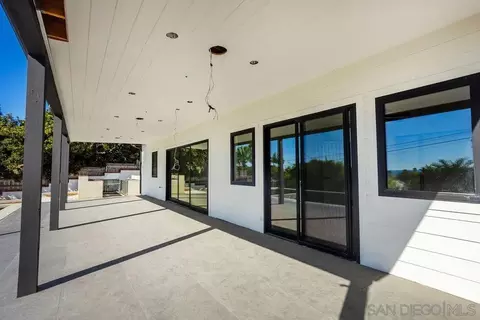 Exterior - 5762 Bellevue Ave, La Jolla, CA 92037 photo 12 of 13