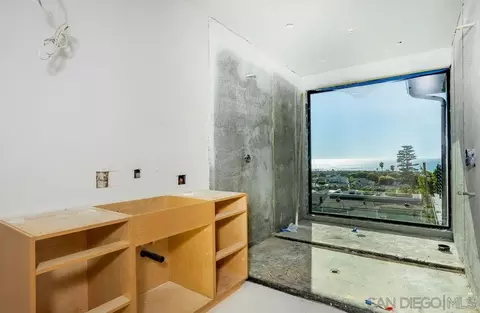 Bath - 5762 Bellevue Ave, La Jolla, CA 92037 photo 1 of 7