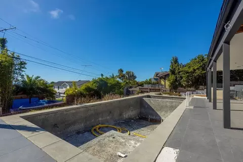 Exterior - 5762 Bellevue Ave, La Jolla, CA 92037 photo 9 of 13