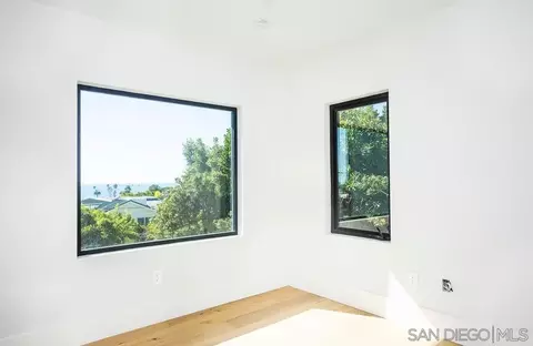 Bedroom - 5762 Bellevue Ave, La Jolla, CA 92037 photo 11 of 11