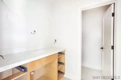 Bath - 5762 Bellevue Ave, La Jolla, CA 92037 photo 3 of 7