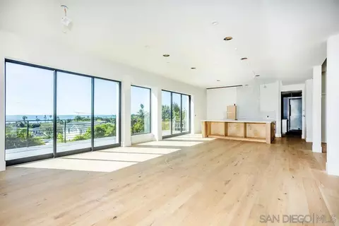 Living - 5762 Bellevue Ave, La Jolla, CA 92037 photo 2 of 7