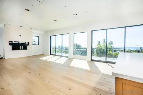 Living - 5762 Bellevue Ave, La Jolla, CA 92037 photo 4 of 7