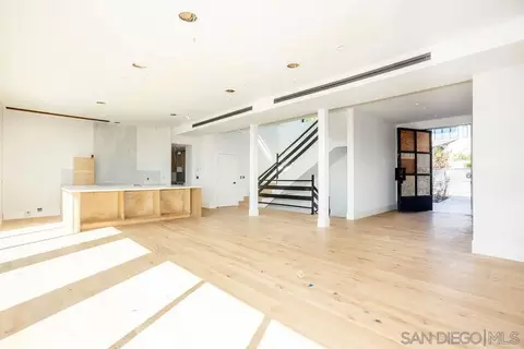 Living - 5762 Bellevue Ave, La Jolla, CA 92037 photo 1 of 7