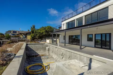 Exterior - 5762 Bellevue Ave, La Jolla, CA 92037 photo 10 of 13