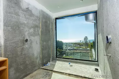 Bath - 5762 Bellevue Ave, La Jolla, CA 92037 photo 2 of 7