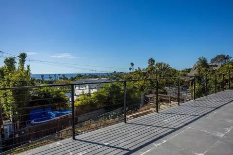 View/Area - 5762 Bellevue Ave, La Jolla, CA 92037 photo 4 of 14