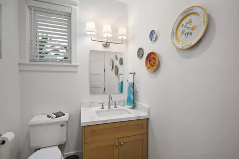Bath - 548 G Ave, Coronado, CA 92118 photo 1 of 4