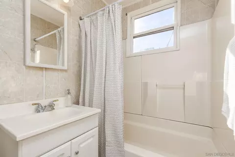 Bath - 3946 Paula St, La Mesa, CA 91941 photo 1 of 3