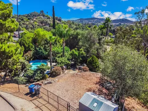 View/Area - 10118 Langley Ct, Escondido, CA 92026 photo 4 of 10