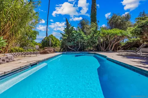 Exterior - 10118 Langley Ct, Escondido, CA 92026 photo 5 of 11