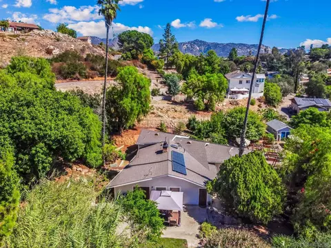 View/Area - 10118 Langley Ct, Escondido, CA 92026 photo 3 of 10