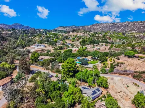 View/Area - 10118 Langley Ct, Escondido, CA 92026 photo 8 of 10