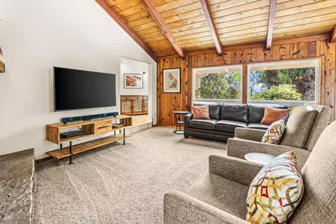 Living - 10118 Langley Ct, Escondido, CA 92026 photo 2 of 3