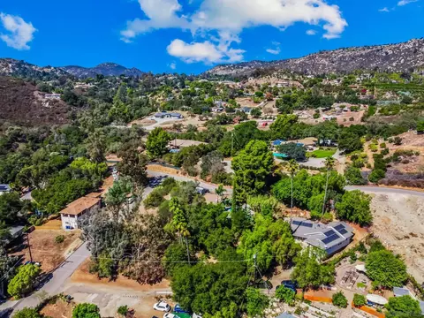 View/Area - 10118 Langley Ct, Escondido, CA 92026 photo 5 of 10