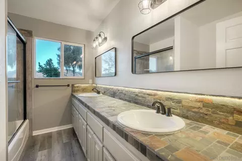 Bath - 23003 Arjo Ln, Ramona, CA 92065 photo 3 of 3