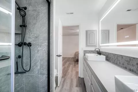 Bath - 23003 Arjo Ln, Ramona, CA 92065 photo 2 of 3