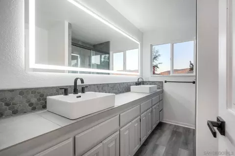 Bath - 23003 Arjo Ln, Ramona, CA 92065 photo 1 of 3