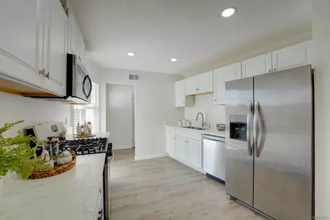 Kitchen - 4816 Siesta Dr, Oceanside, CA 92057 photo 3 of 3