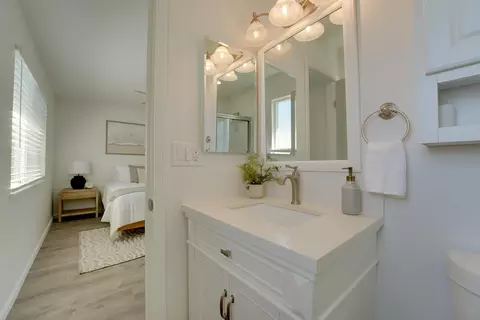 Bath - 4816 Siesta Dr, Oceanside, CA 92057 photo 5 of 5