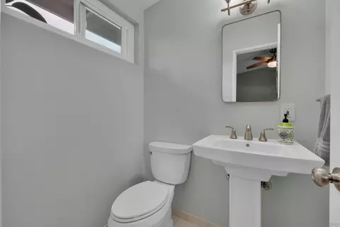 Bath - 13834 Tobiasson Rd, Poway, CA 92064 photo 2 of 2