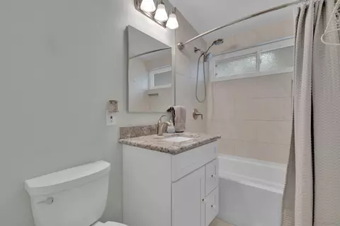 Bath - 13834 Tobiasson Rd, Poway, CA 92064 photo 1 of 2