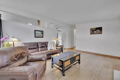 Living - 13834 Tobiasson Rd, Poway, CA 92064 photo 3 of 4