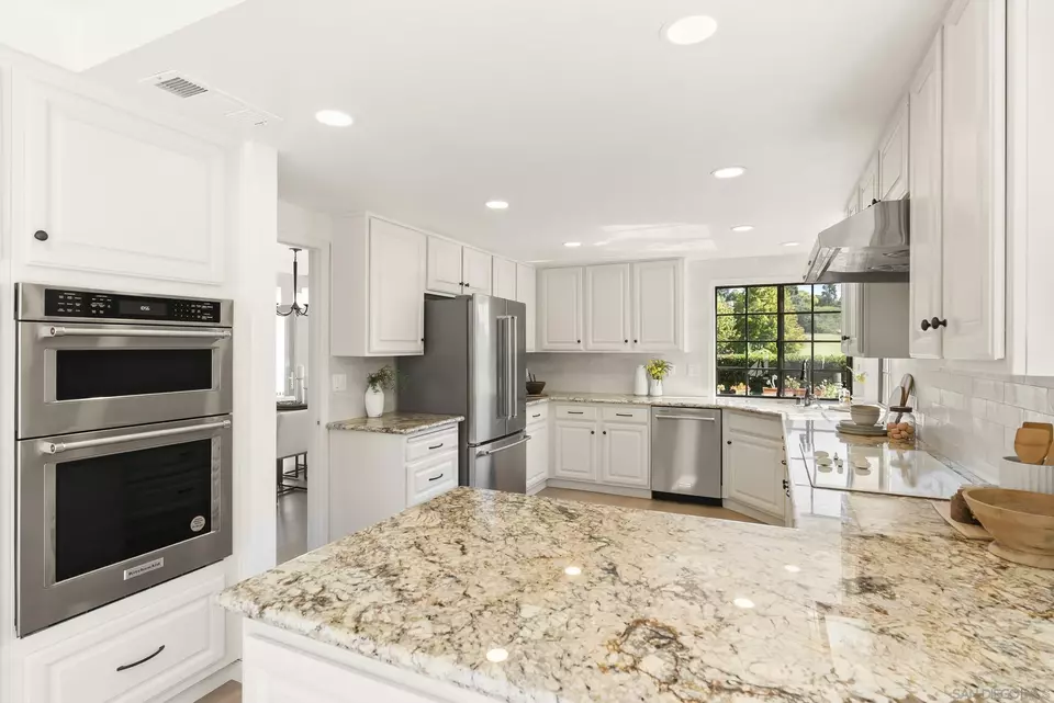 Kitchen - 1240 Ladera Linda, Del Mar, CA 92014 photo 2 of 3