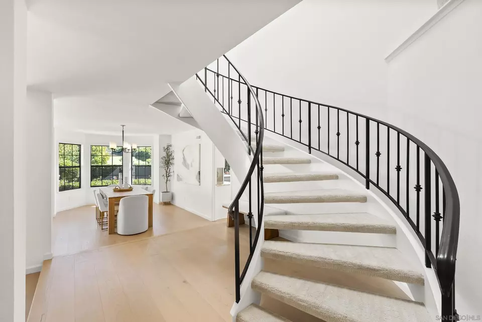 Entry Way - 1240 Ladera Linda, Del Mar, CA 92014 photo 2 of 2